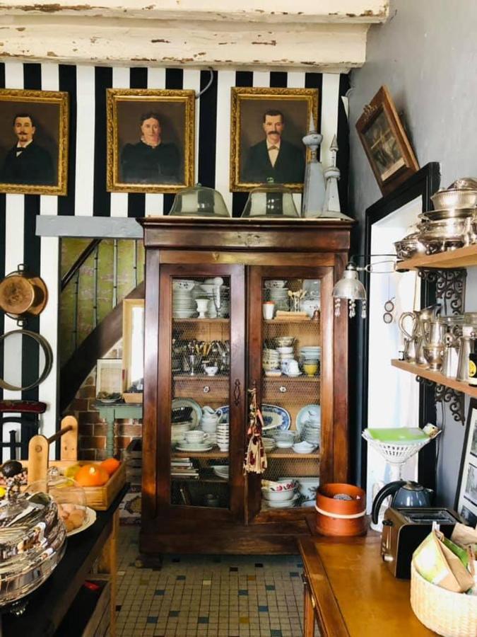 Maison d'hôtes les volets verts et sa brocante Ecueille Exterior foto