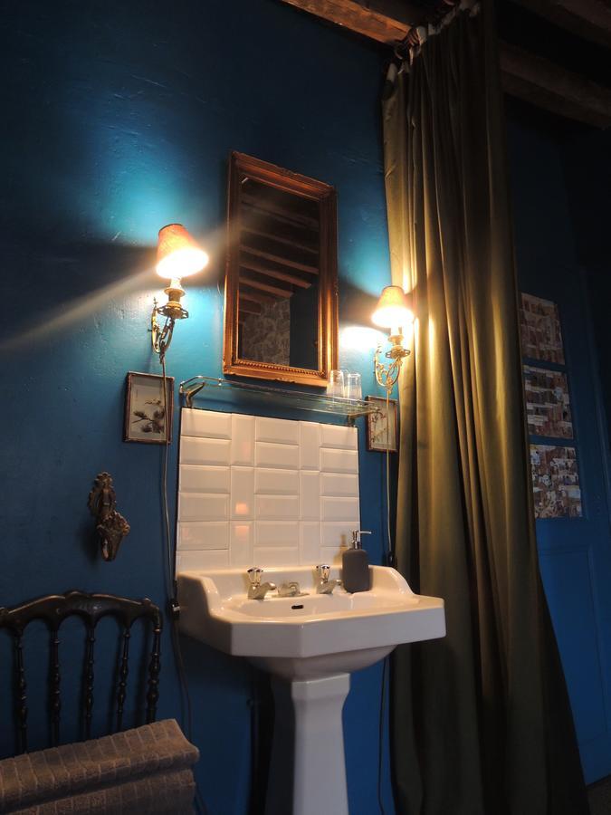 Maison d'hôtes les volets verts et sa brocante Ecueille Exterior foto